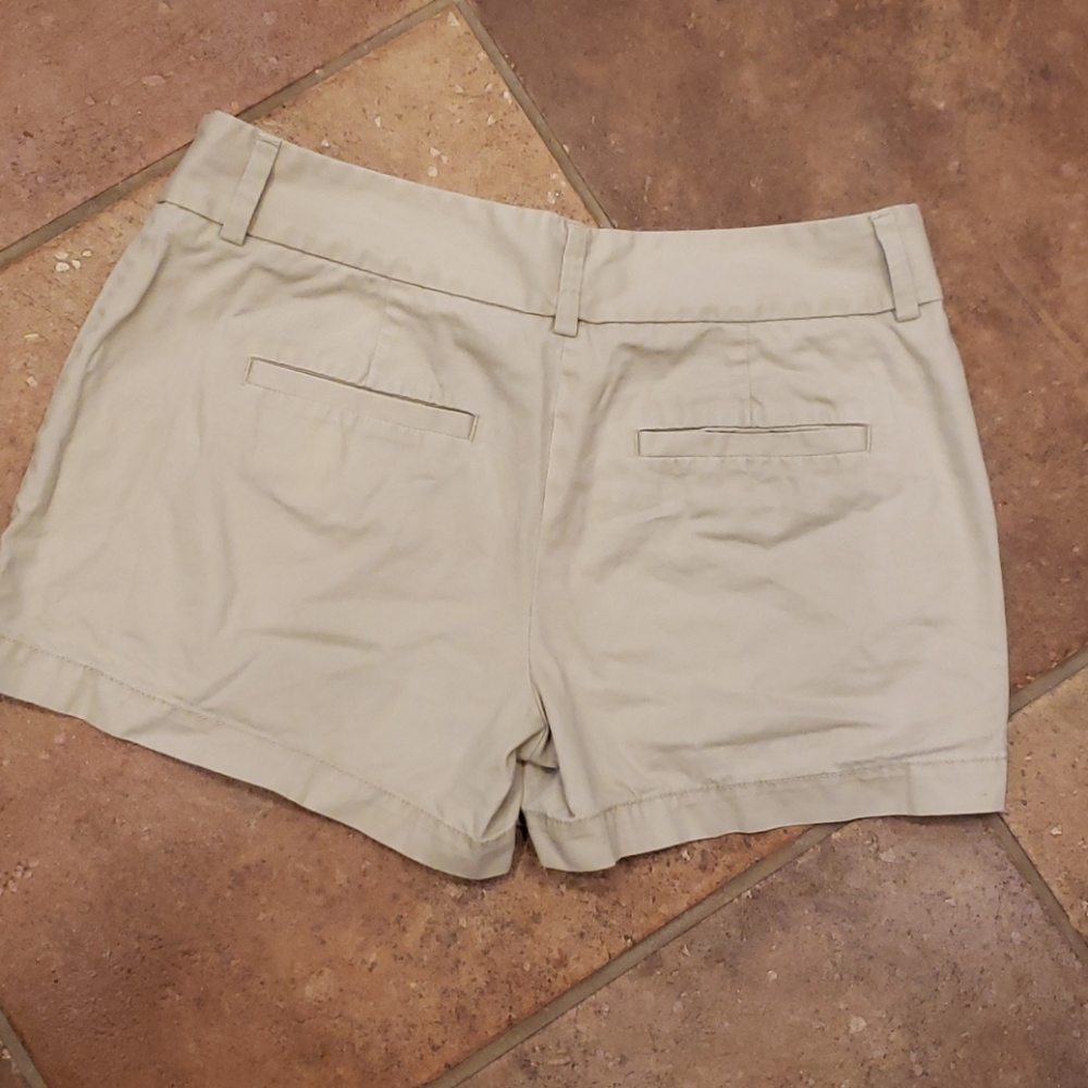 Loft 3.5" inseam shorts EUC - Picture 3 of 6